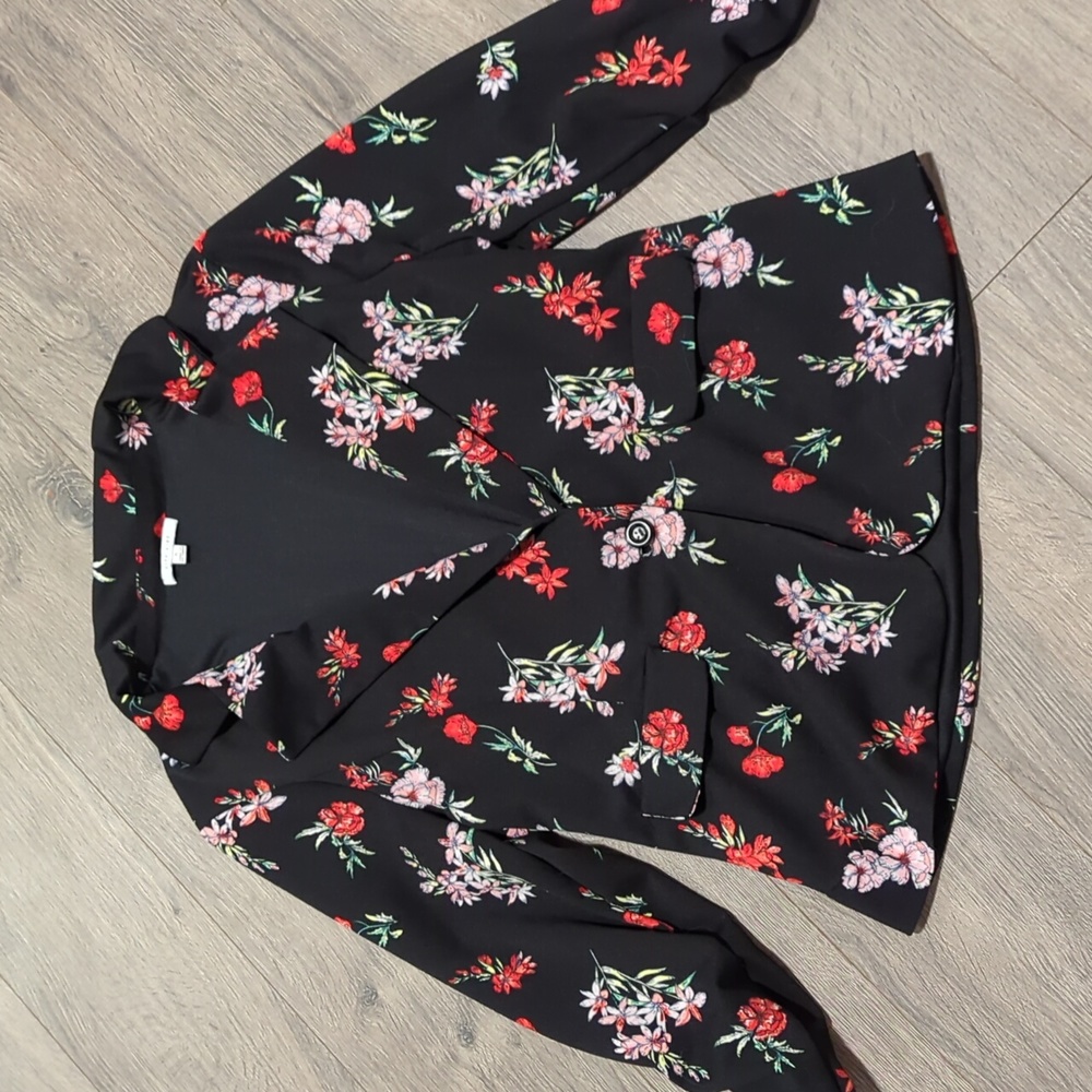 City Vibe Floral Blazer
